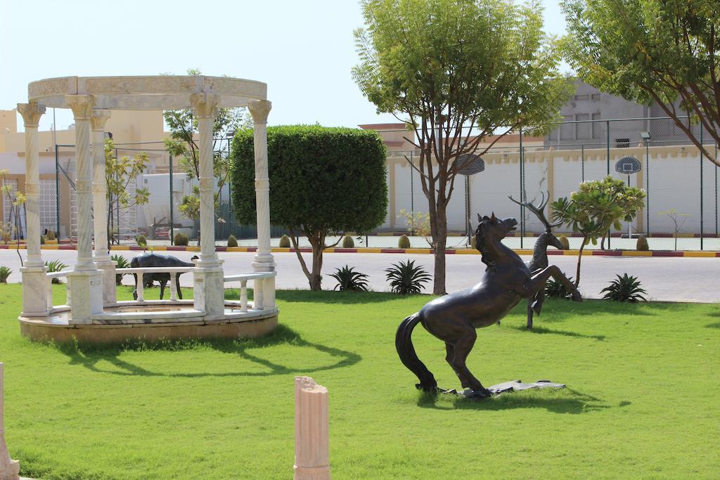 Tio Sea Resort Al Khor Exteriör bild The park of the university