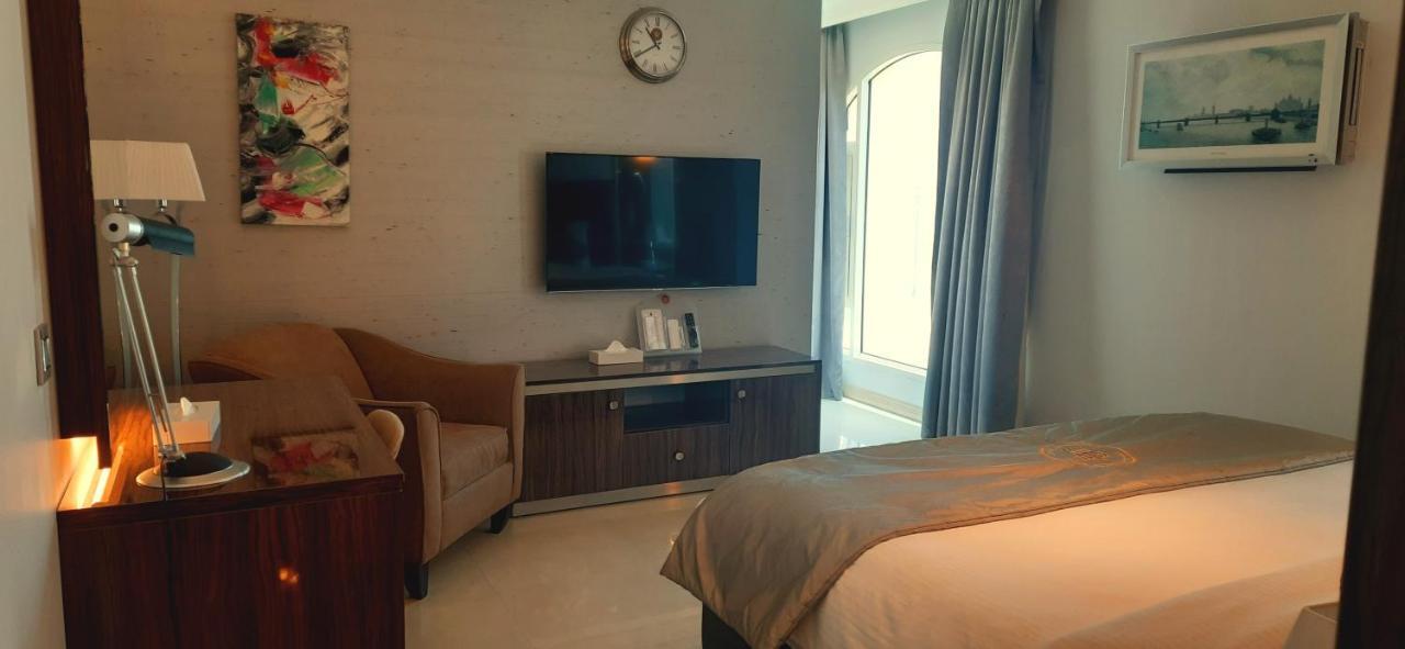 Tio Sea Resort Al Khor Exteriör bild A bedroom at the hotel