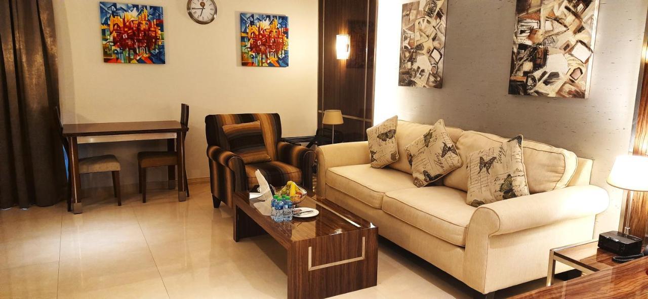 Tio Sea Resort Al Khor Exteriör bild A living room