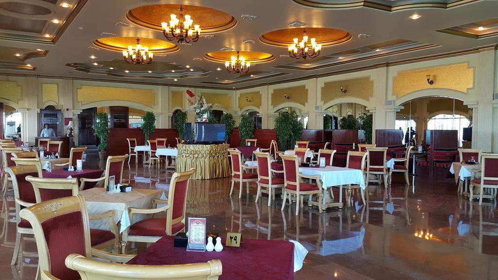 Tio Sea Resort Al Khor Exteriör bild The restaurant