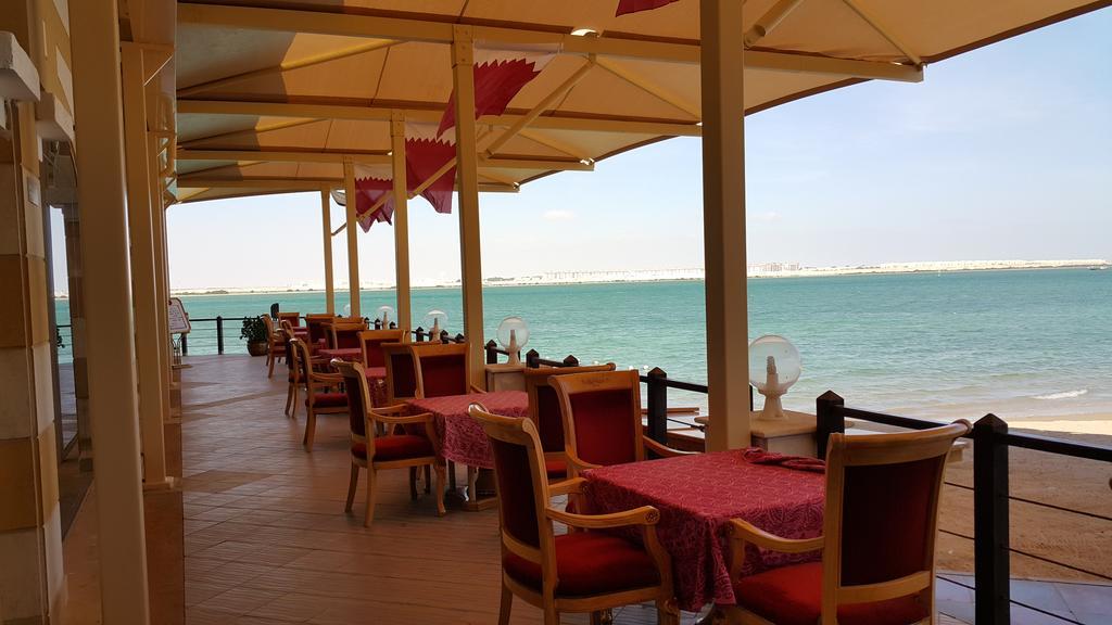 Tio Sea Resort Al Khor Exteriör bild A restaurant in Al-Shaqra