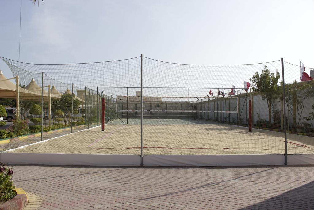 Tio Sea Resort Al Khor Exteriör bild A paddle tennis court in Spain