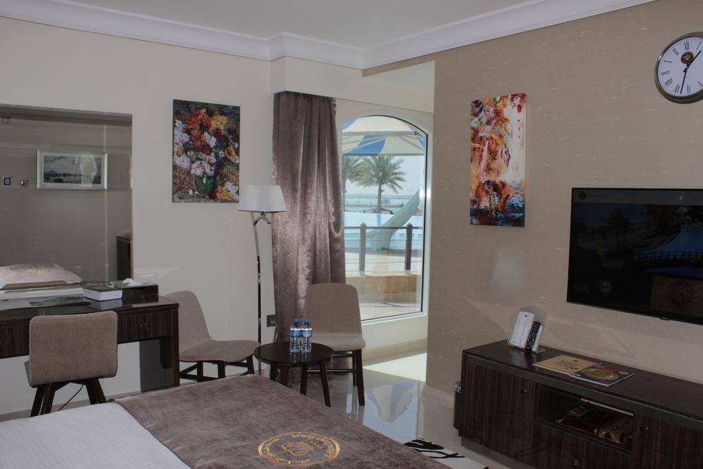 Tio Sea Resort Al Khor Exteriör bild A suite at the hotel