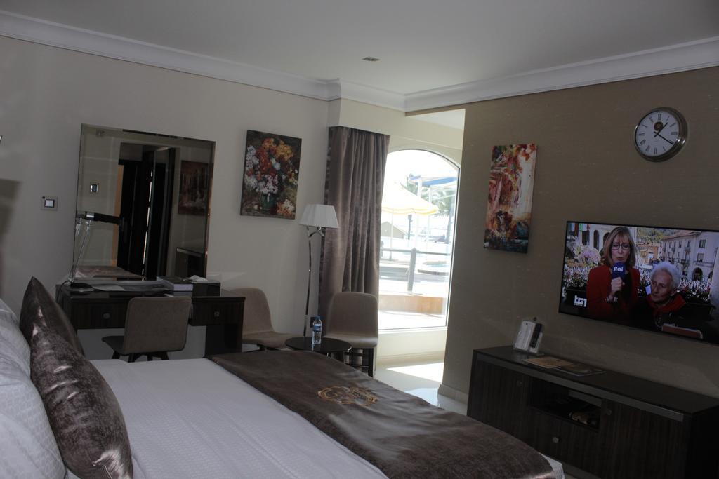 Tio Sea Resort Al Khor Exteriör bild A room at the hotel
