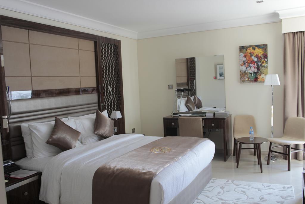 Tio Sea Resort Al Khor Exteriör bild A bedroom at the hotel