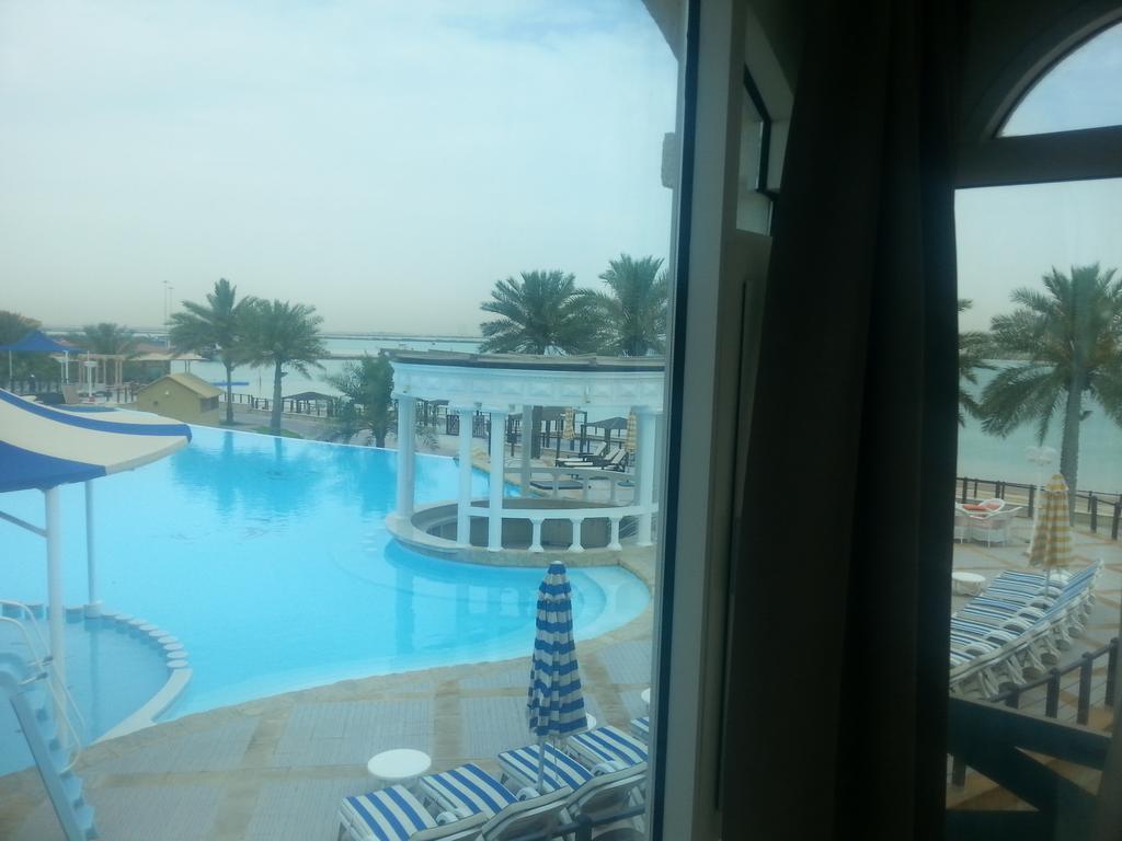 Tio Sea Resort Al Khor Exteriör bild View of the pool at the Al Khobar Hilton