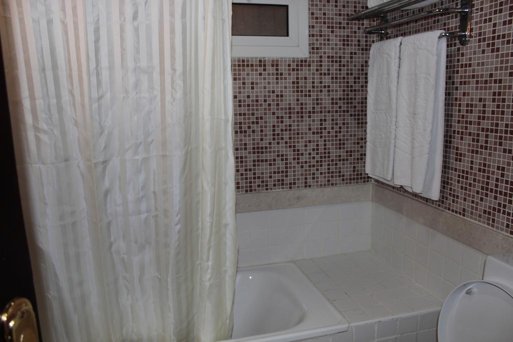Tio Sea Resort Al Khor Exteriör bild A shower curtain