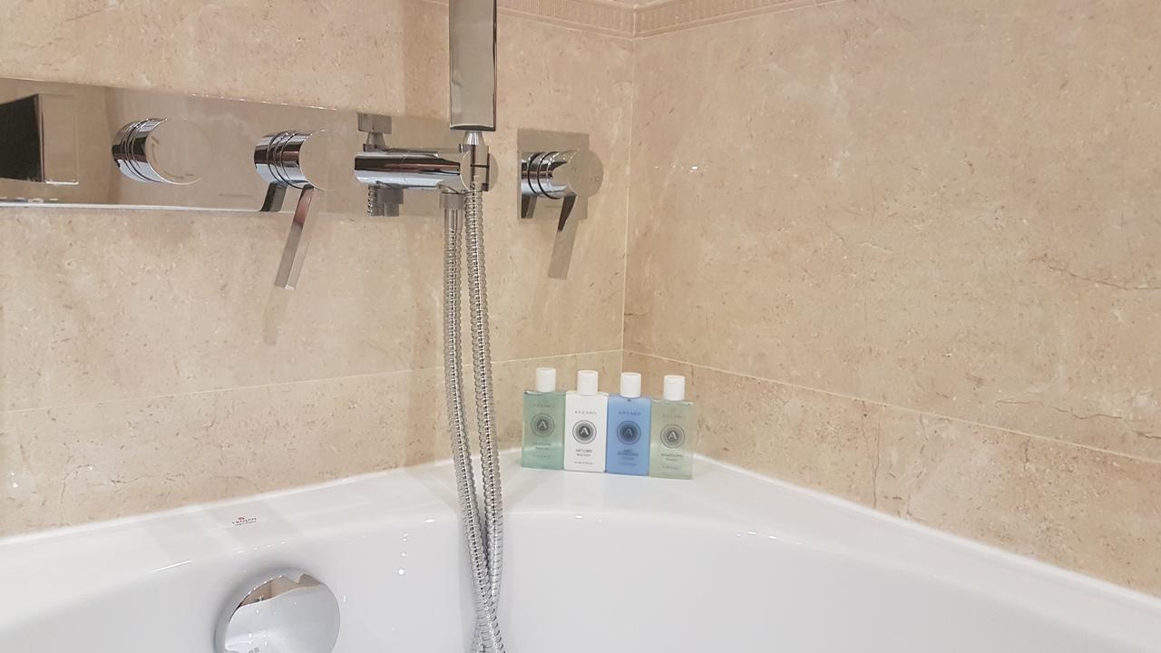 Tio Sea Resort Al Khor Exteriör bild A shower hose