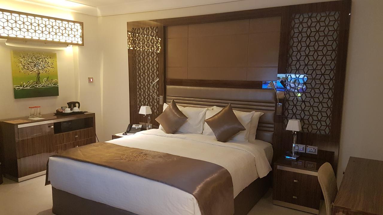 Tio Sea Resort Al Khor Exteriör bild A bedroom at the hotel